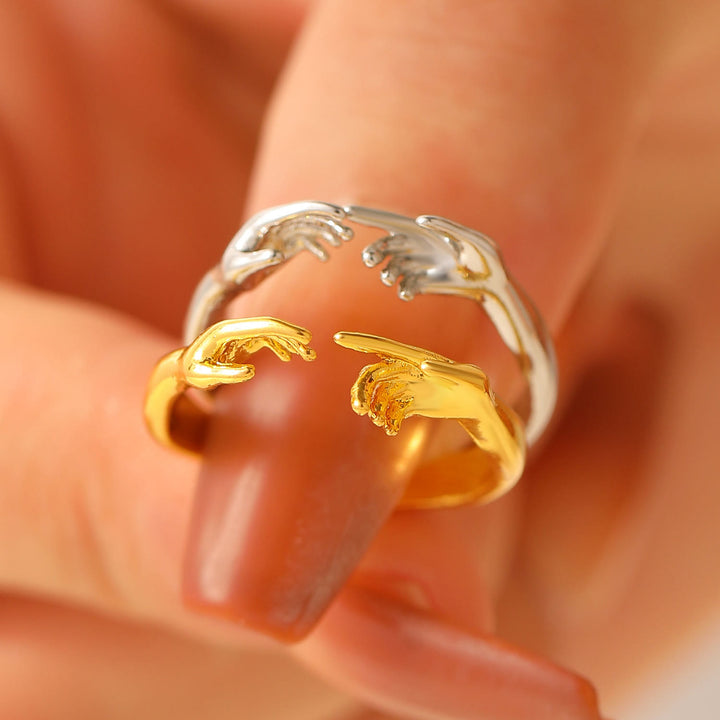 Christianartworkshop Anello regolabile con la Creazione di Adamo, Mani Aperte che Si Toccano: Emblema senza tempo di dolce protezione celeste. - image 0
