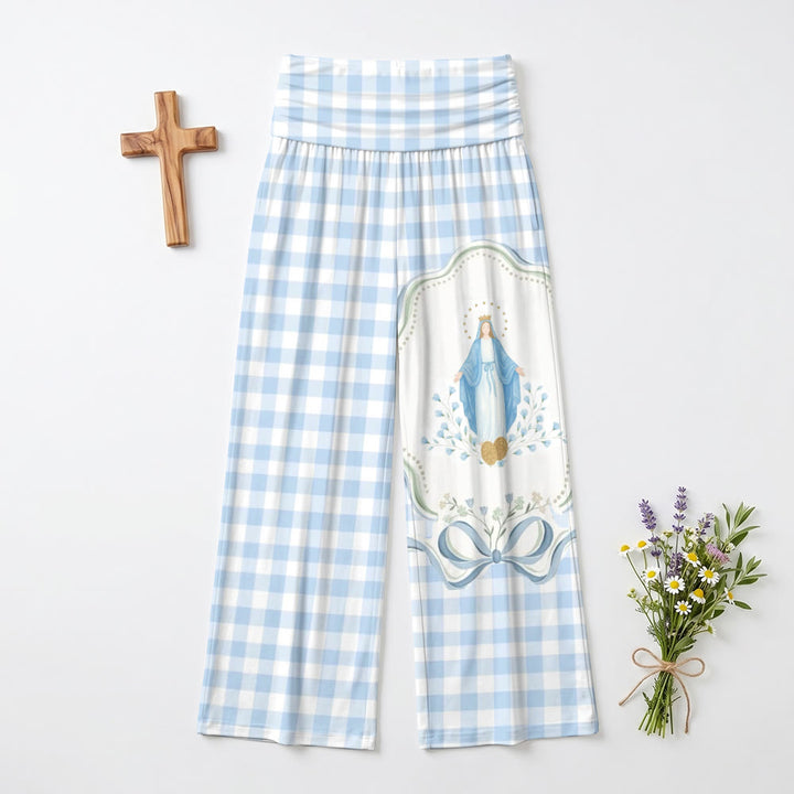 Christianartworkshop Pantaloni a vita alta e gamba larga con stampa all-over a quadretti chiari, con aureola, Vergine Maria e pannello floreale con fiocco. - image 2