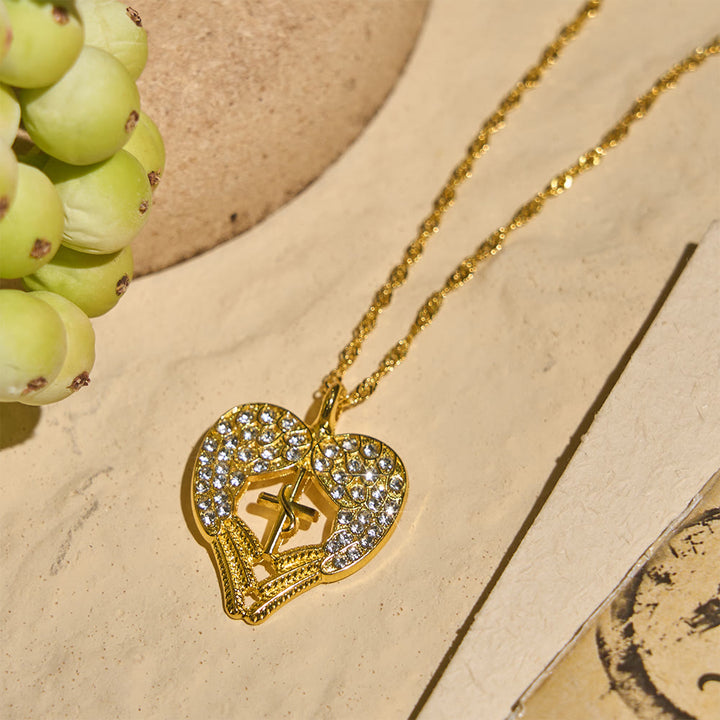 Collana con croce a cuore tempestata di zirconi e ali d'angelo Christianartworkshop : simbolo di amore e grazia divini. - image 4