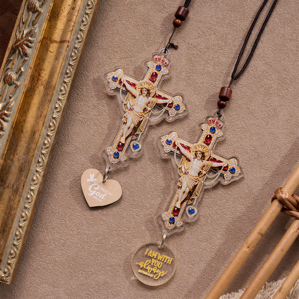 Ciondolo vintage Christianartworkshop con crocifisso e versetti biblici in cordino intrecciato: un promemoria della misericordiosa protezione divina in ogni viaggio. - image 0
