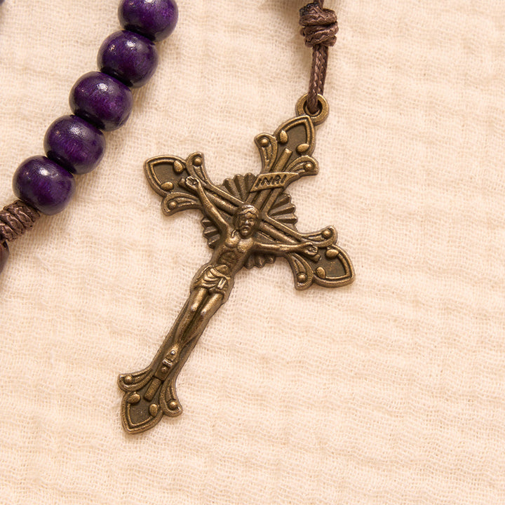 Christianartworkshop Rosario in legno viola con crocifisso in bronzo e medaglione della Sacra Famiglia in rilievo. - image 7