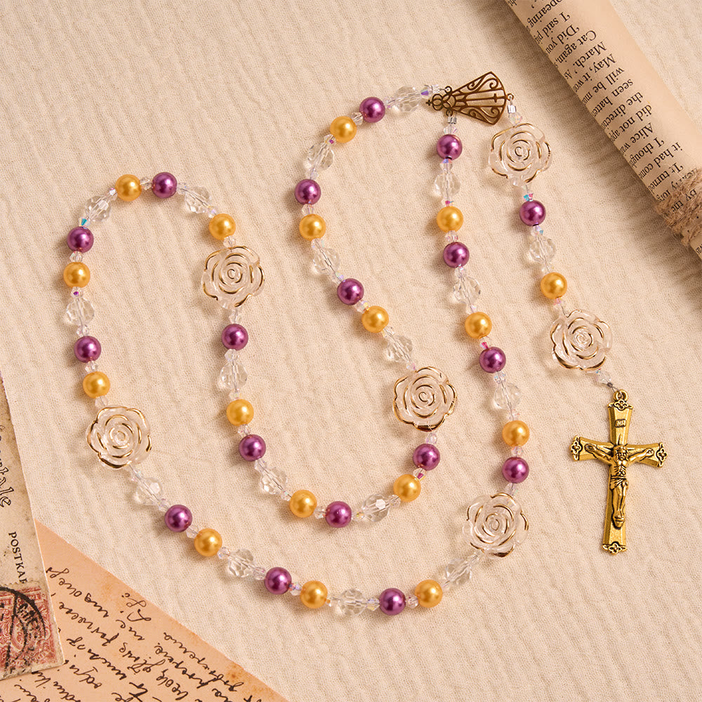 Christianartworkshop Rosario in acrilico modellato a forma di camelia con crocifisso dorato e medaglione in filigrana della Madonna di Aparecida. - image 3