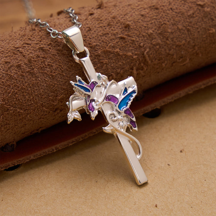 Christianartworkshop Collana sottile con croce e colibrì smaltato a mano: emblema di dolce benedizione celeste. - image 1