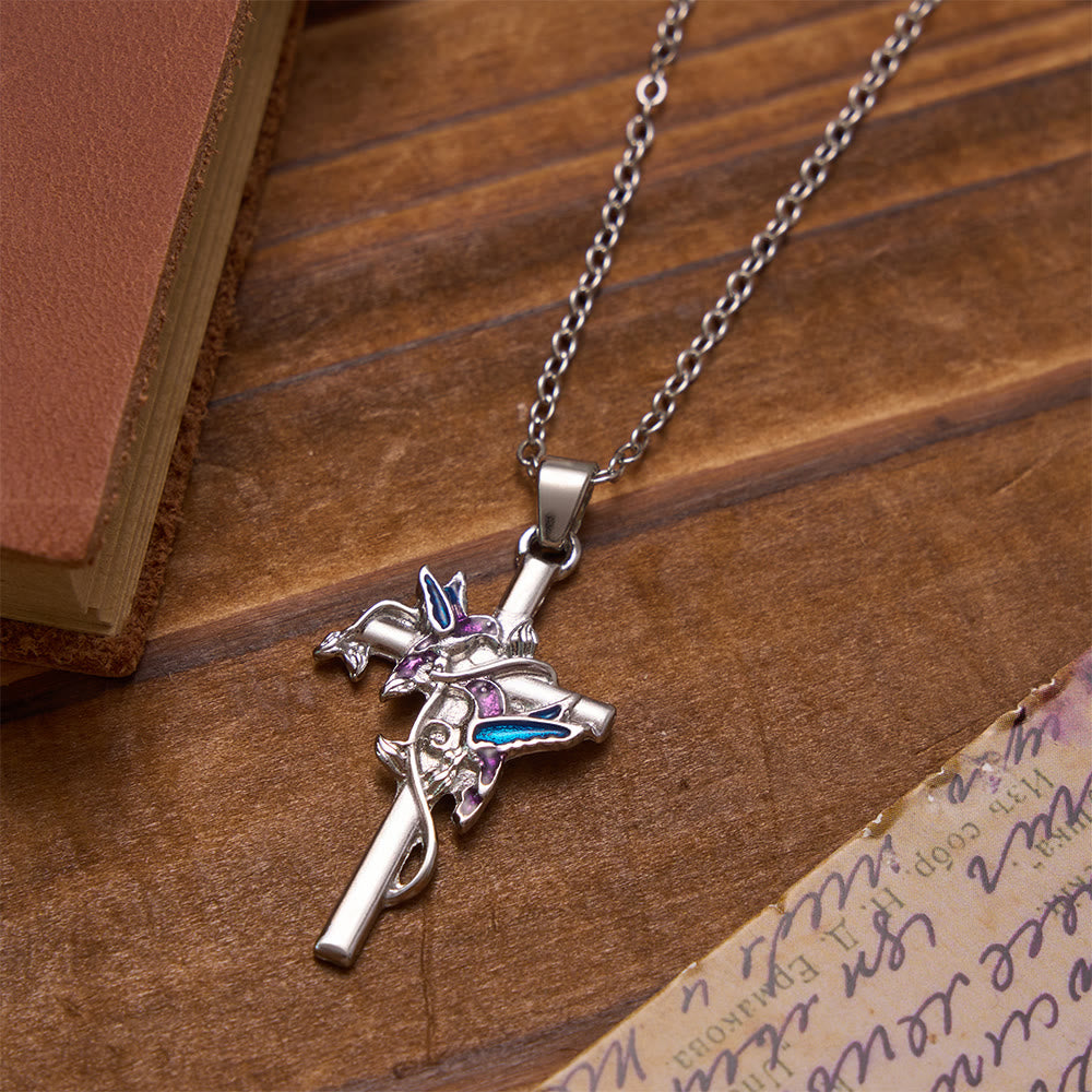 Christianartworkshop Collana sottile con croce e colibrì smaltato a mano: emblema di dolce benedizione celeste. - Croce del colibrì - image 0