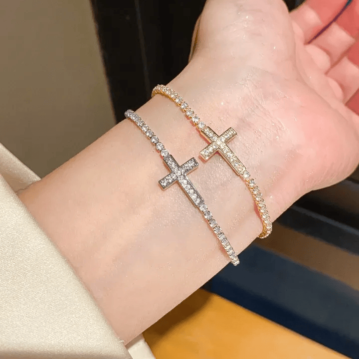 Christianartworkshop Bracciale tennis regolabile con chiusura a croce e pavé di zirconi scintillanti: emblema di radiosa guida celeste. - image 1