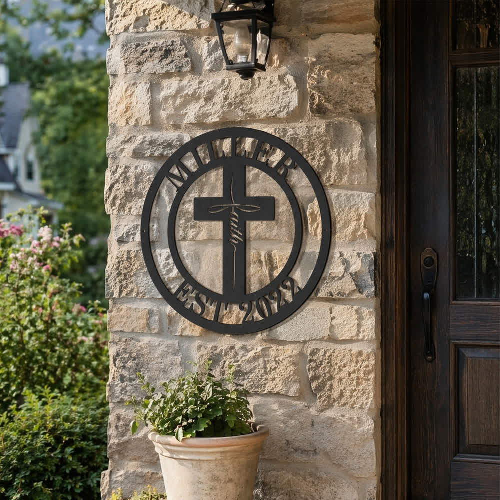 Christianartworkshop Decorazione murale circolare in metallo con croce della fede personalizzabile con nome e anno: simbolo di grazia condivisa in famiglia. - image 6