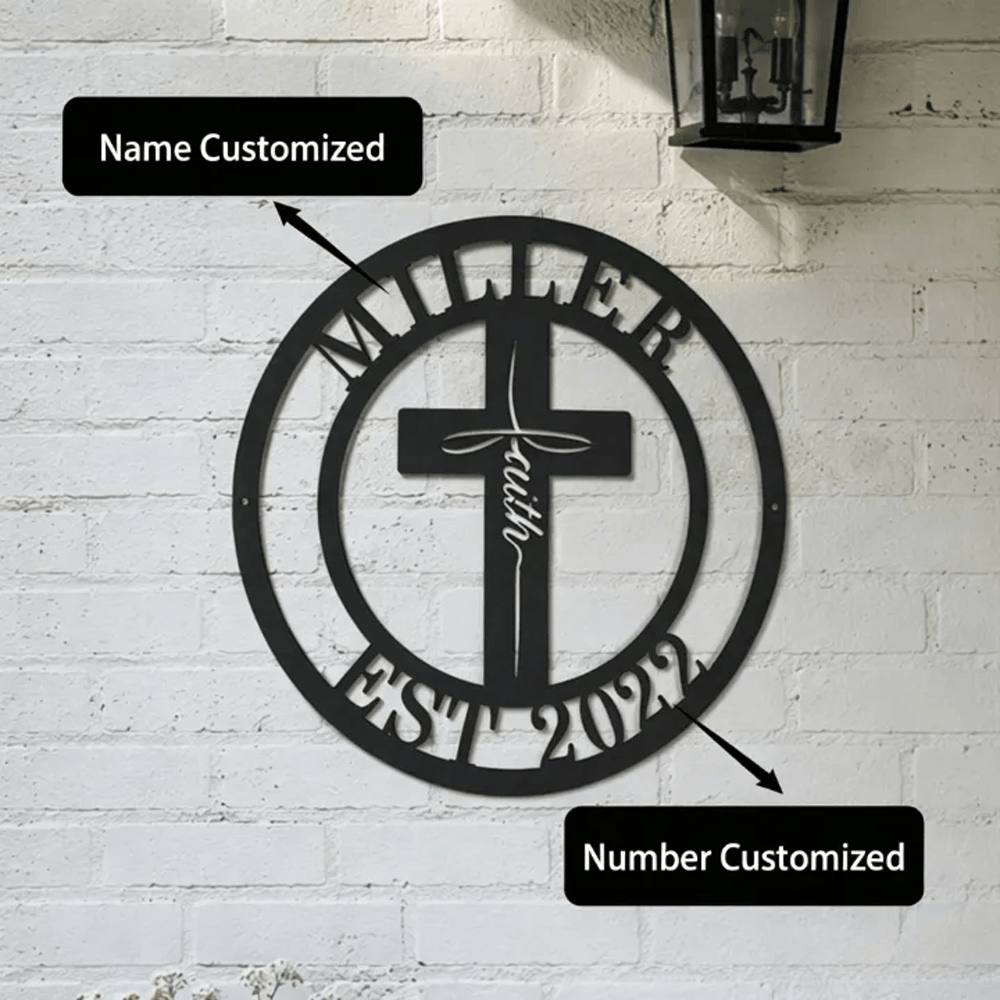 Christianartworkshop Decorazione murale circolare in metallo con croce della fede personalizzabile con nome e anno: simbolo di grazia condivisa in famiglia. - image 0
