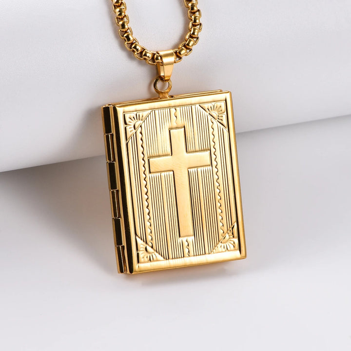 Christianartworkshop Collana con ciondolo a forma di croce di Gesù e medaglione a libro con cerniera. - D'oro - image 1