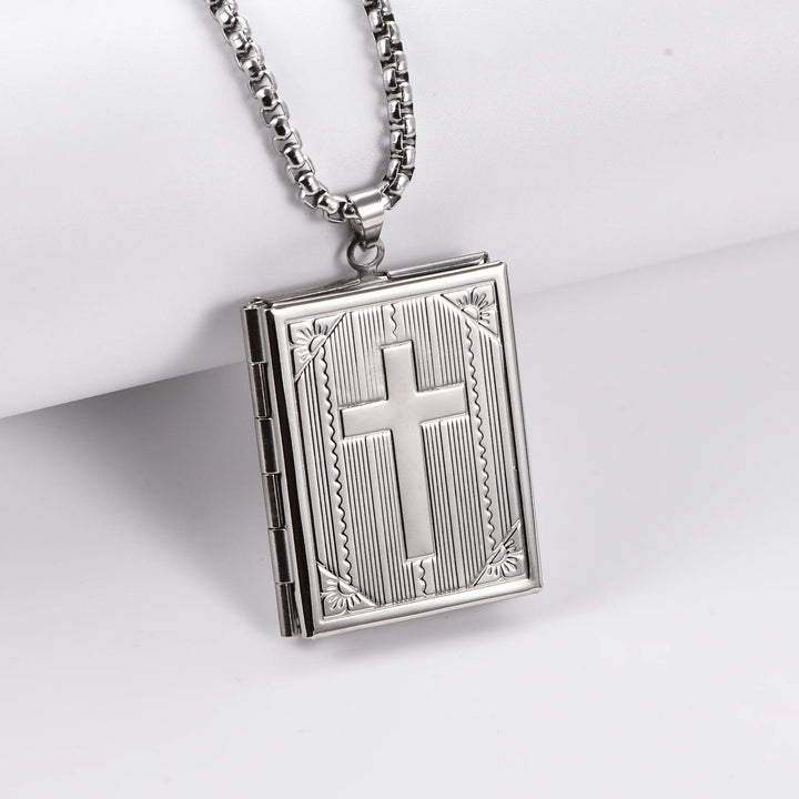 Christianartworkshop Collana con ciondolo a forma di croce di Gesù e medaglione a libro con cerniera. - Argento - image 2