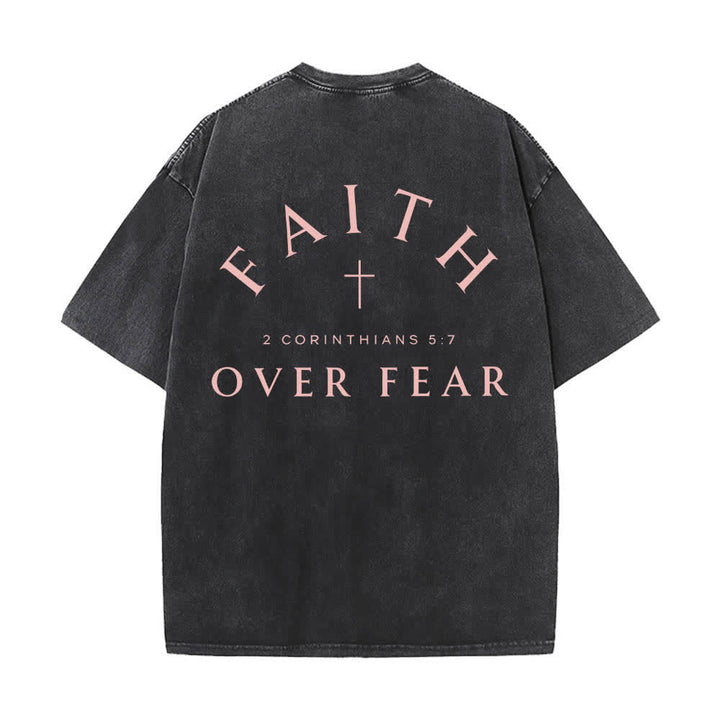 Christianartworkshop T-shirt lavata con stampa su entrambi i lati di una croce con la scritta "Fede contro la paura" e una croce. - image 19