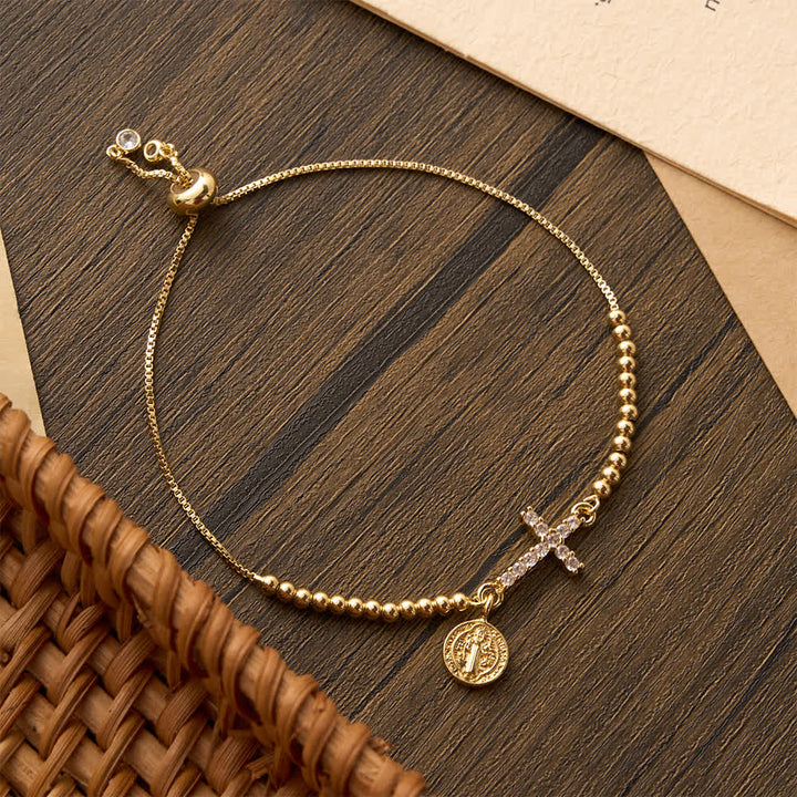 Christianartworkshop Mini bracciale regolabile con perline dorate, croce con zirconi incastonati e medaglione della Madonna e di San Benedetto - San Benedetto - image 3