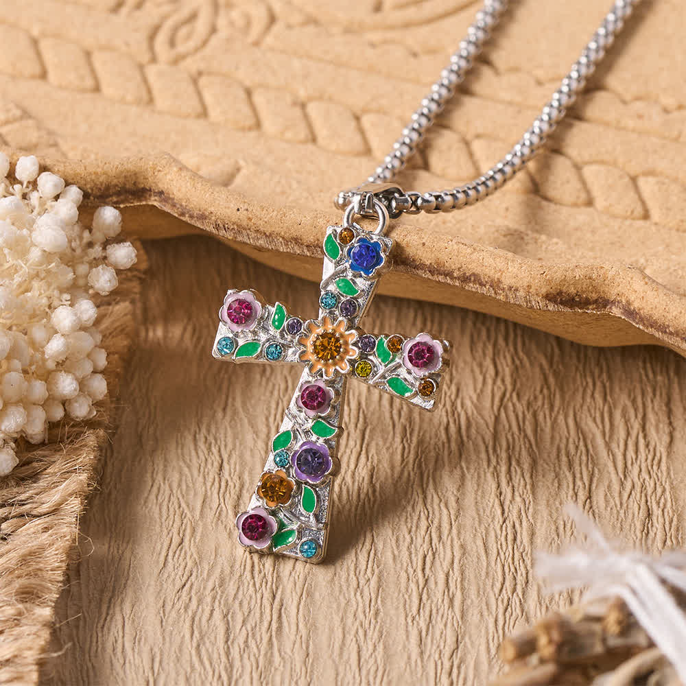 Christianartworkshop Collana con catena a maglie e croce in smalto con zirconi multicolore e motivi floreali: emblema di una vibrante speranza celeste. - Croce a tema floreale - image 0