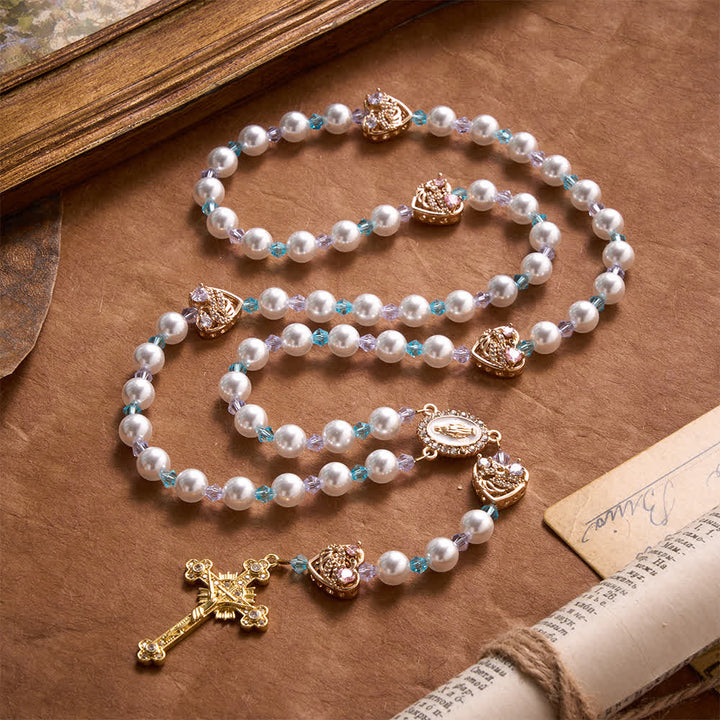 Christianartworkshop Rosario lucido con perle artificiali, ciondoli a forma di cigno e cuore con strass, medaglia della Madonna e crocifisso gioiello. - Rosario di perle - image 0