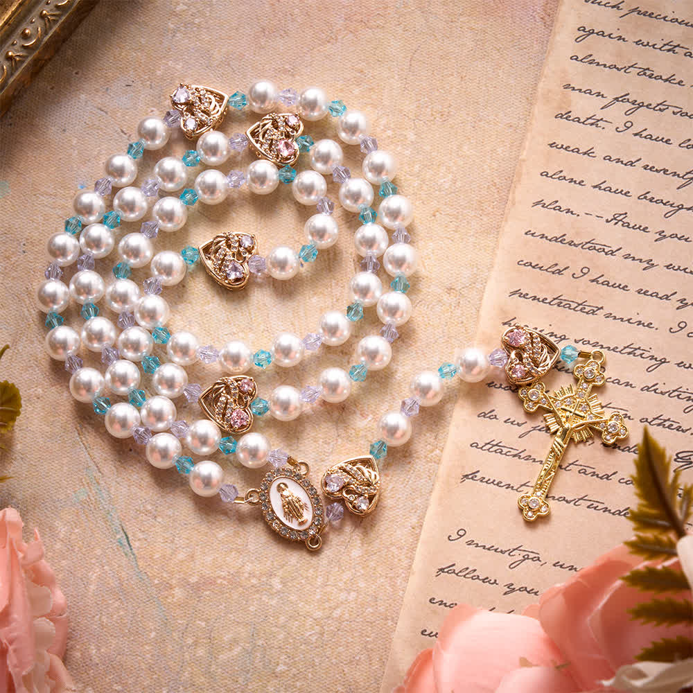 Christianartworkshop Rosario lucido con perle artificiali, ciondoli a forma di cigno e cuore con strass, medaglia della Madonna e crocifisso gioiello. - image 3