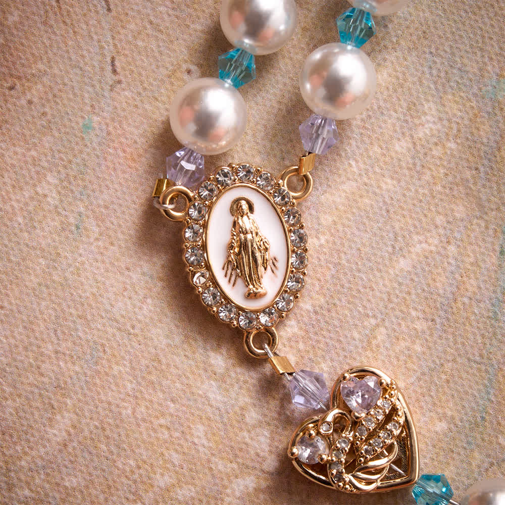 Christianartworkshop Rosario lucido con perle artificiali, ciondoli a forma di cigno e cuore con strass, medaglia della Madonna e crocifisso gioiello. - image 6