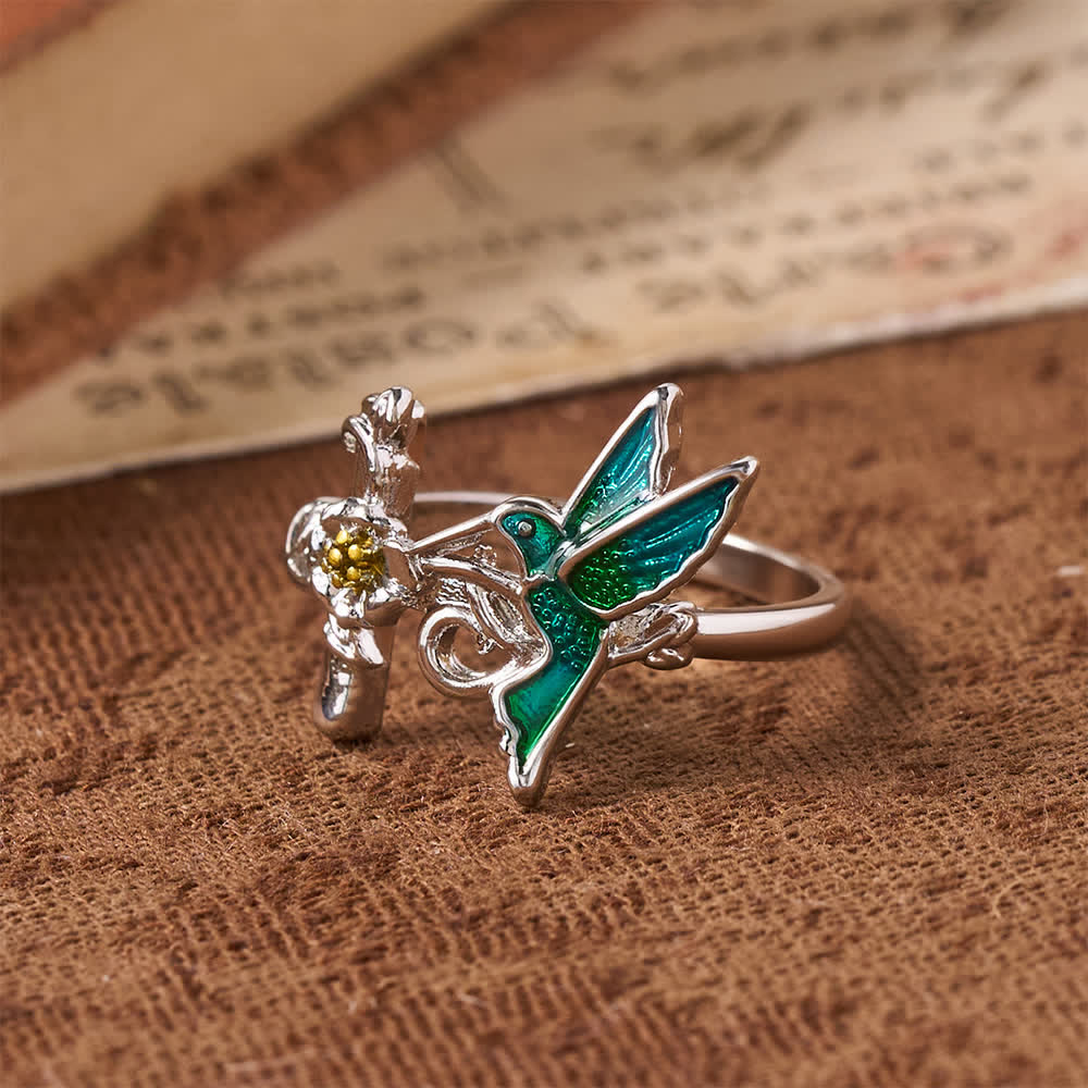 Christianartworkshop Anello con croce floreale e colibrì in smalto verde: emblema di vigile speranza celeste. - image 3