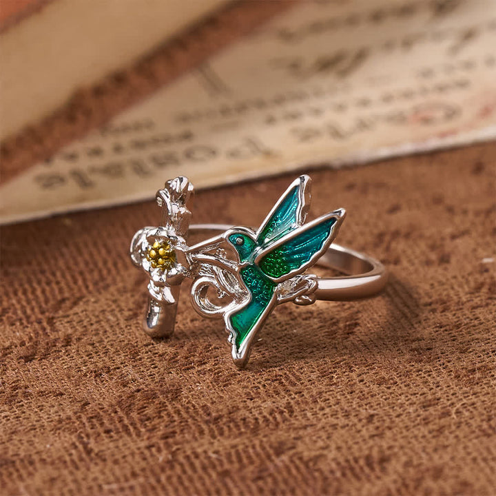 Christianartworkshop Anello con croce floreale e colibrì in smalto verde: emblema di vigile speranza celeste. - image 3