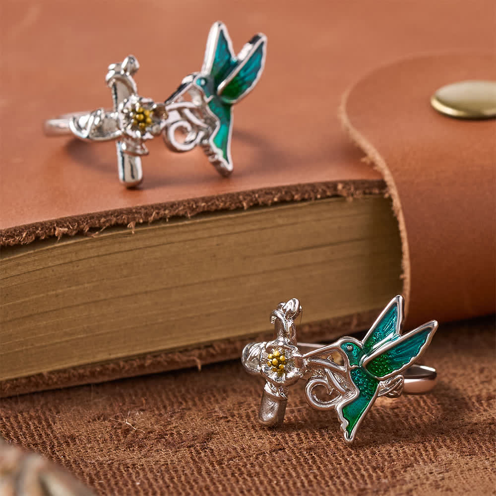 Christianartworkshop Anello con croce floreale e colibrì in smalto verde: emblema di vigile speranza celeste. - image 5