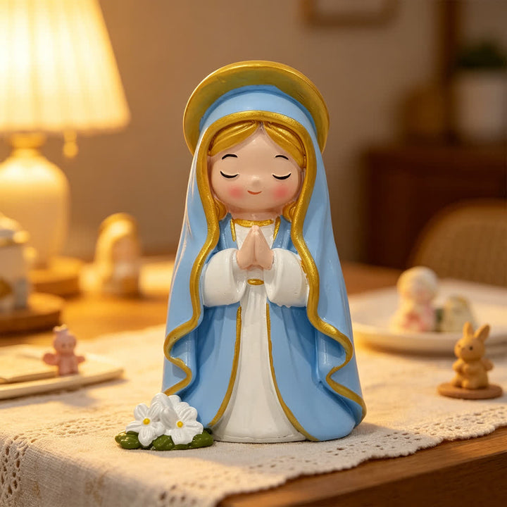 Christianartworkshop Statuetta in resina dipinta a mano raffigurante la Madonna in preghiera con gli occhi chiusi, in stile Chibi, con base floreale. - Vergine Maria in stile Q - image 0