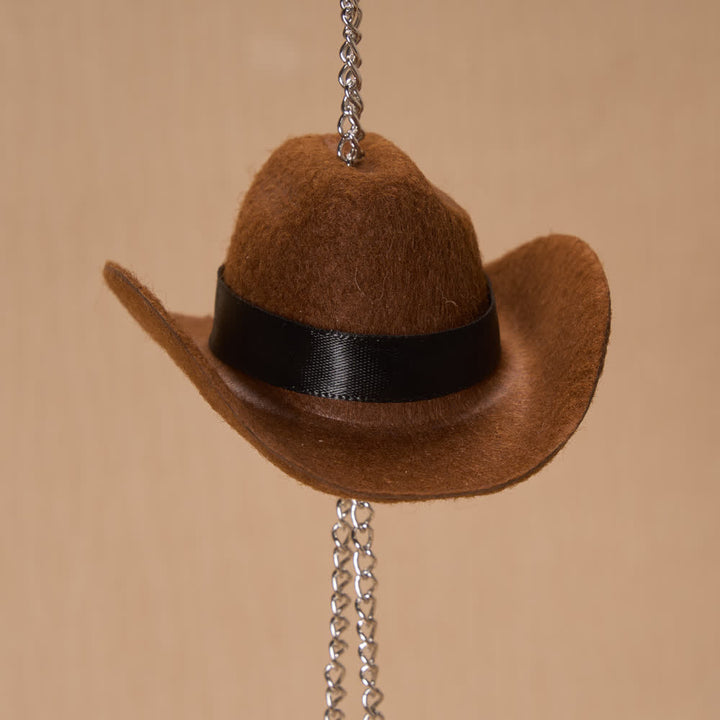 Christianartworkshop Ciondolo per auto in legno con croce, ala d'angelo e cappello da cowboy: simbolo senza tempo di fedele protezione celeste. - image 3