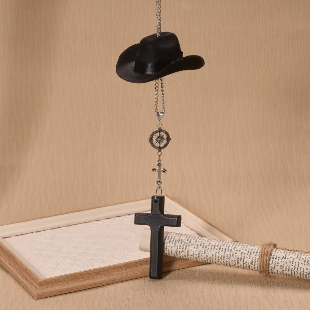 Christianartworkshop Ciondolo per auto con croce di legno e bussola a forma di cappello da cowboy: un simbolo senza tempo di costante guida celeste. - image 1