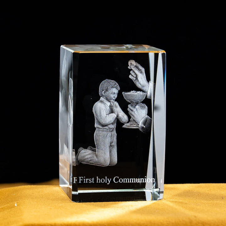 Christianartworkshop Statuetta sacra in cristallo incisa con design multipli, ideale per esposizione su scrivania e decorazione devozionale della casa. - Prima Comunione del bambino - 5x5x8cm - image 6