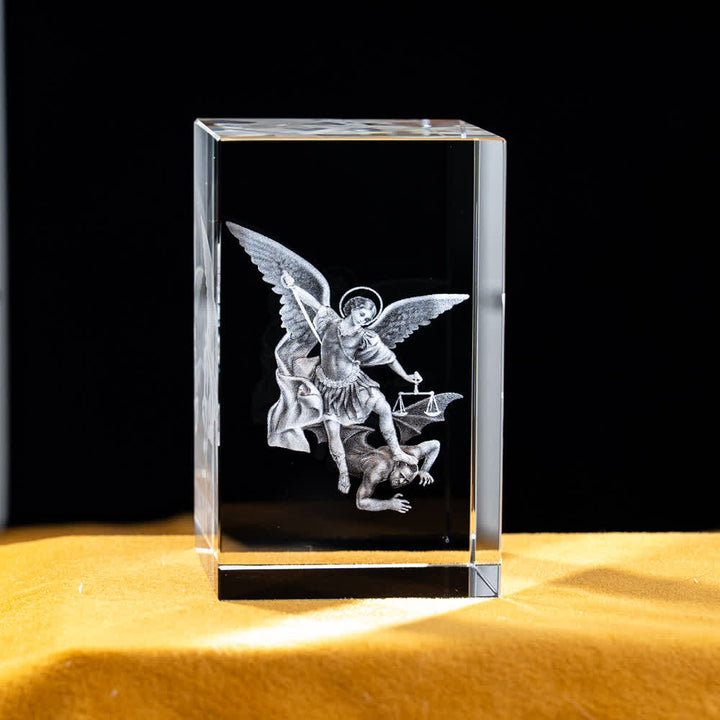 Christianartworkshop Statuetta sacra in cristallo incisa con design multipli, ideale per esposizione su scrivania e decorazione devozionale della casa. - San Michele Arcangelo - 5x5x8cm - image 39