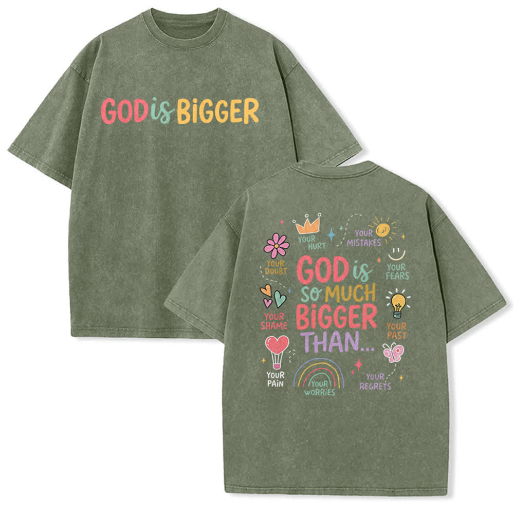 Christianartworkshop Dio è molto più grande di quanto si pensi - Maglietta vintage lavata con stampa a doppio scarabocchio multicolore - Verde militare - 5XL - image 0