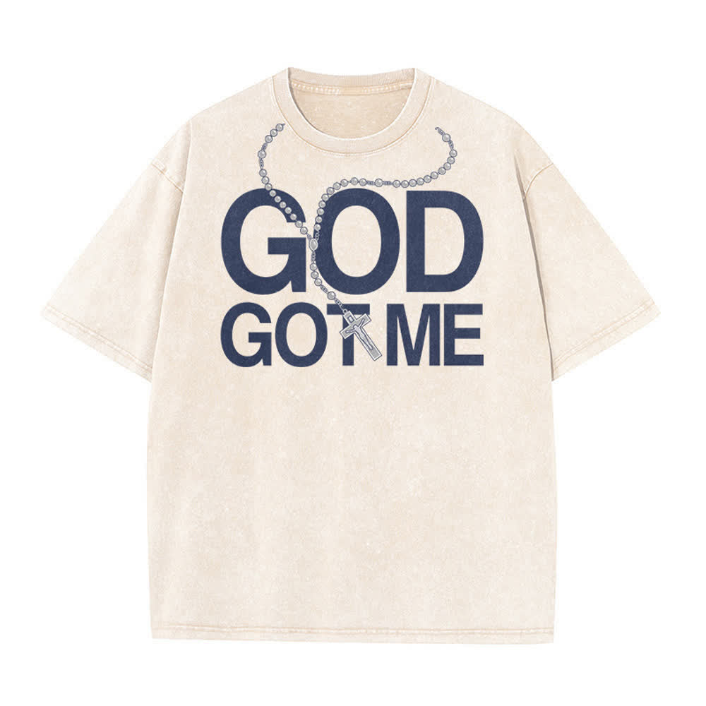Christianartworkshop Maglietta lavata con stampa frontale vintage "God Got Me" e rosario con crocifisso in lettere audaci. - Beige - 5XL - image 1