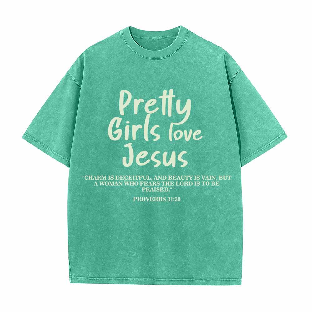 Christianartworkshop Maglietta lavata con stampa frontale a doppio carattere delle Scritture "Pretty Girls Love Jesus" (Proverbi 31:30) - Verde - 5XL - image 4