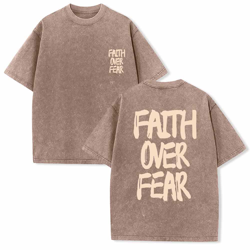 Christianartworkshop Maglietta lavata con stampa frontale mini e testo grande sul retro, con scritta "Faith Over Fear" e pennellate, ideale per la campagna. - Marrone - 5XL - image 15