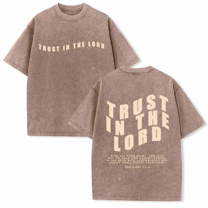 Christianartworkshop Confida nel Signore, dritto davanti, arco dietro, Proverbi 3:5-6, maglietta lavata su entrambi i lati - Marrone - 5XL - image 24