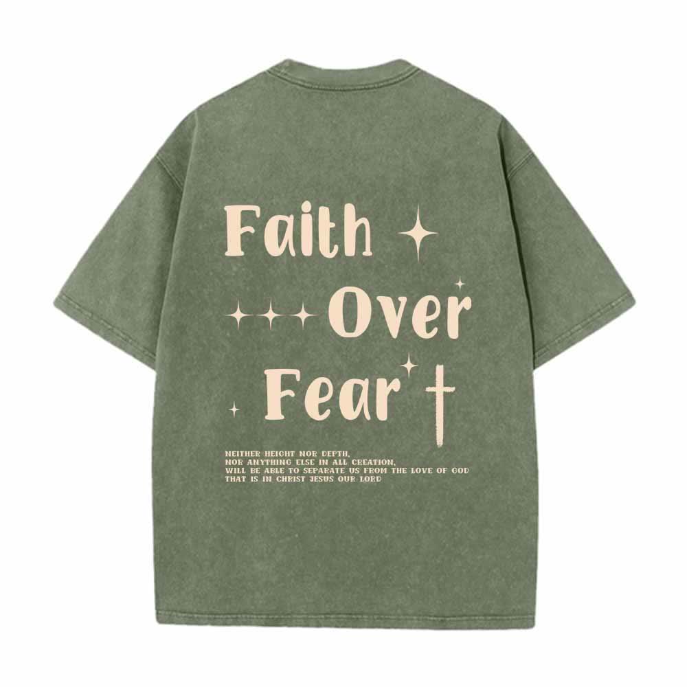 Christianartworkshop T-shirt lavata con scritta "Faith Over Fear" e croce stellata sul davanti, mini stampa sul retro, testo grande su entrambi i lati. - image 25