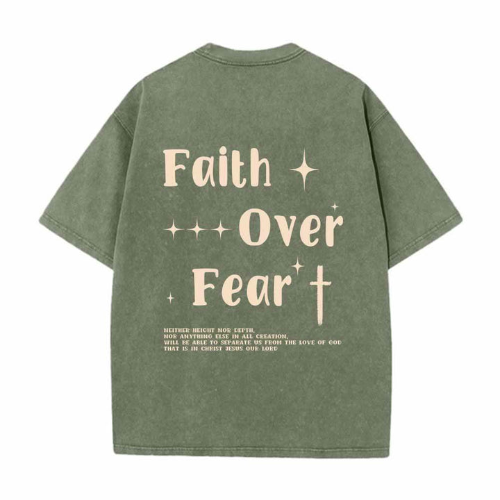 Christianartworkshop T-shirt lavata con scritta "Faith Over Fear" e croce stellata sul davanti, mini stampa sul retro, testo grande su entrambi i lati. - image 25