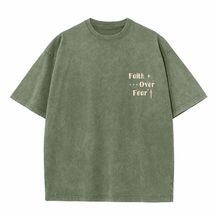 Christianartworkshop T-shirt lavata con scritta "Faith Over Fear" e croce stellata sul davanti, mini stampa sul retro, testo grande su entrambi i lati. - image 26