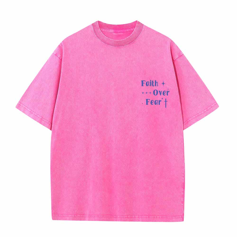 Christianartworkshop T-shirt lavata con scritta "Faith Over Fear" e croce stellata sul davanti, mini stampa sul retro, testo grande su entrambi i lati. - image 23