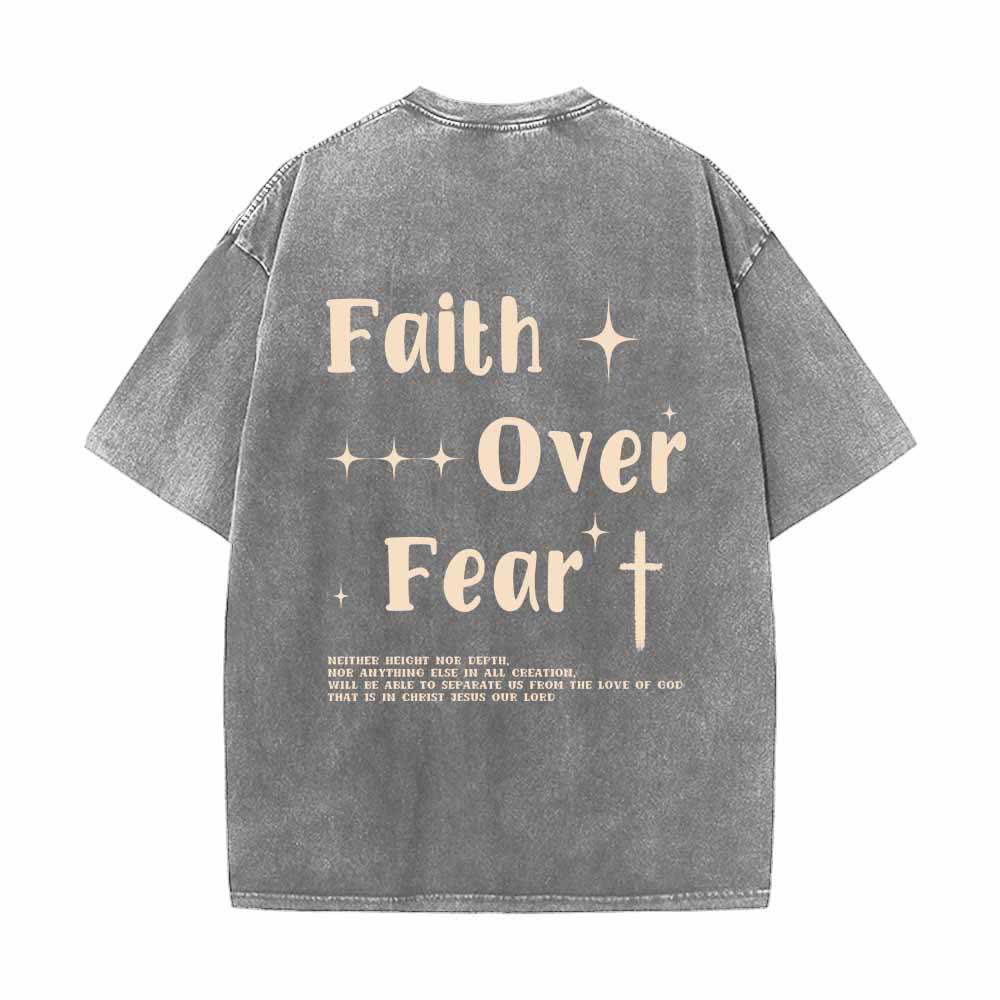 Christianartworkshop T-shirt lavata con scritta "Faith Over Fear" e croce stellata sul davanti, mini stampa sul retro, testo grande su entrambi i lati. - image 7
