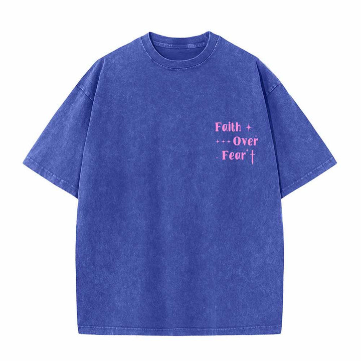 Christianartworkshop T-shirt lavata con scritta "Faith Over Fear" e croce stellata sul davanti, mini stampa sul retro, testo grande su entrambi i lati. - image 2