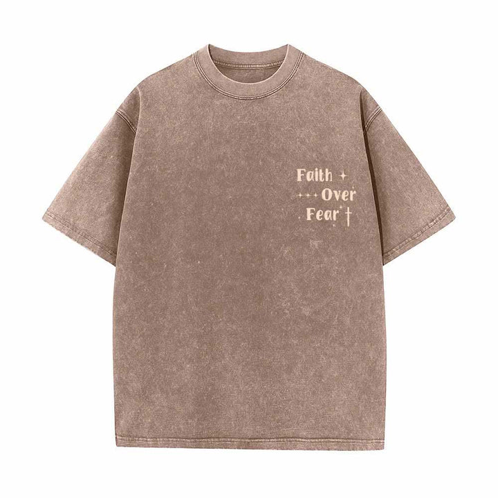 Christianartworkshop T-shirt lavata con scritta "Faith Over Fear" e croce stellata sul davanti, mini stampa sul retro, testo grande su entrambi i lati. - image 5