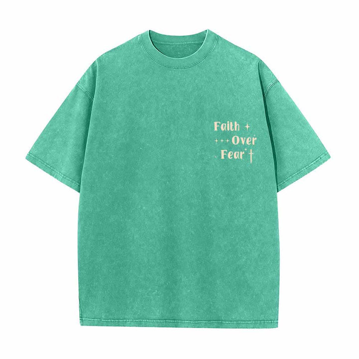 Christianartworkshop T-shirt lavata con scritta "Faith Over Fear" e croce stellata sul davanti, mini stampa sul retro, testo grande su entrambi i lati. - image 11