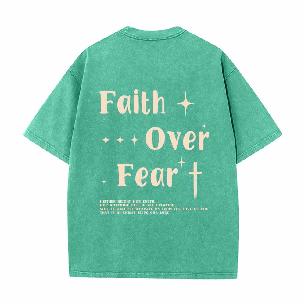 Christianartworkshop T-shirt lavata con scritta "Faith Over Fear" e croce stellata sul davanti, mini stampa sul retro, testo grande su entrambi i lati. - image 10