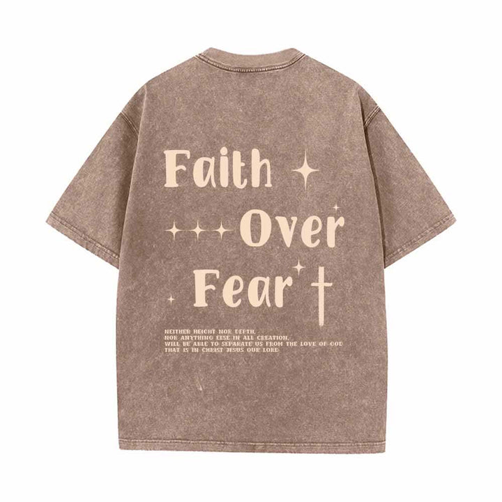Christianartworkshop T-shirt lavata con scritta "Faith Over Fear" e croce stellata sul davanti, mini stampa sul retro, testo grande su entrambi i lati. - image 4