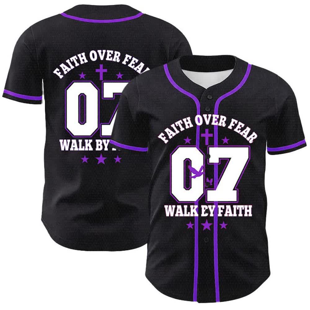 Christianartworkshop Fede contro la paura Camminata attraverso la paura Numero 07 Maglia da baseball unisex con croce della colomba - Viola - 5XL - image 18