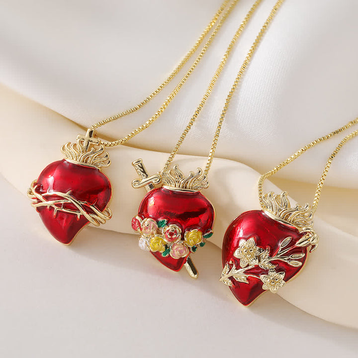 Christianartworkshop Collana con ciondolo a forma di Sacro Cuore in smalto rosso lucido e ornamenti di vario stile: emblema di un amore celeste sconfinato. - image 0