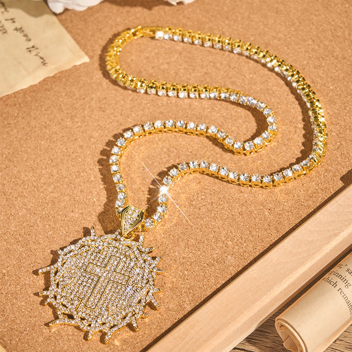Christianartworkshop Medaglione a croce con corona di spine ghiacciata e catena da tennis: emblema della sacra grazia redentrice - image 3