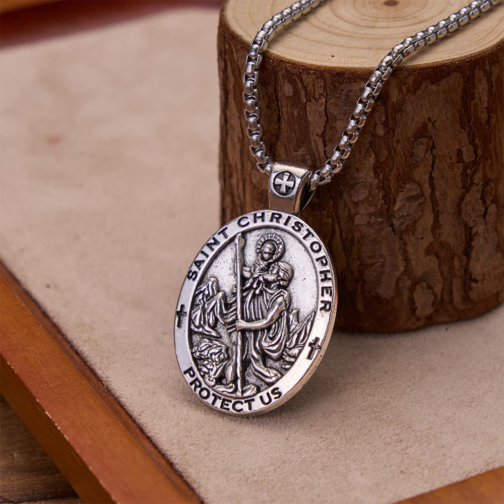Christianartworkshop Collana con medaglione ovale di San Cristoforo in rilievo su entrambi i lati: emblema di un viaggio celeste sicuro - image 1