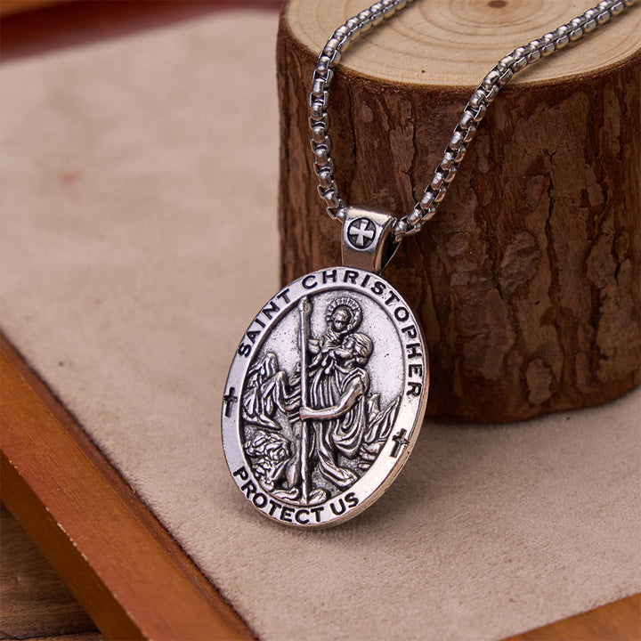 Christianartworkshop Collana con medaglione ovale di San Cristoforo in rilievo su entrambi i lati: emblema di un viaggio celeste sicuro - image 1