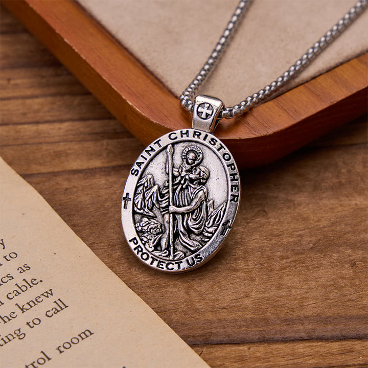 Christianartworkshop Collana con medaglione ovale di San Cristoforo in rilievo su entrambi i lati: emblema di un viaggio celeste sicuro - image 2