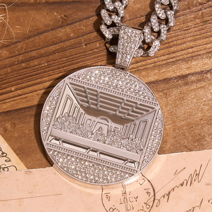 Christianartworkshop Medaglione rotondo in rilievo raffigurante l'Ultima Cena, decorato con glassa e catena cubana: emblema della sacra comunione celeste. - Argento - image 3