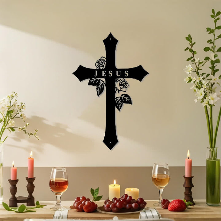 Christianartworkshop Croce sacra con tralci di rose e scritta JESUS ​​in metallo, decorazione da parete: simbolo dell'amore divino eterno. - image 3